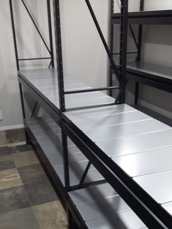 RACKS CON PANEL METALICO