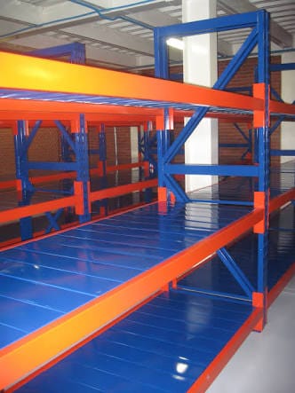 RACKS CON PANEL METALICO