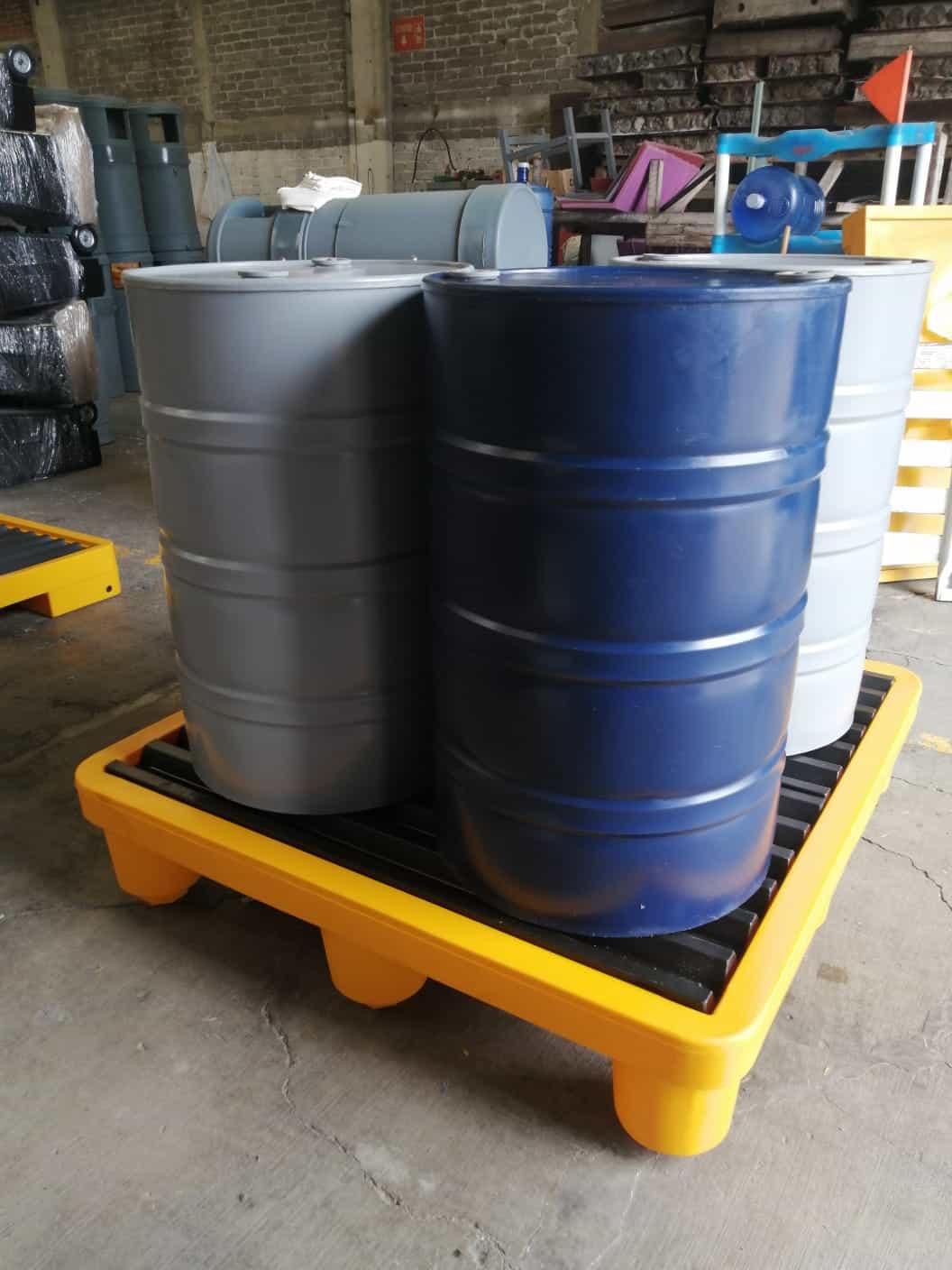 Tarimas antiderrame de plástico para 2 y 4 tambos de 200 lts.