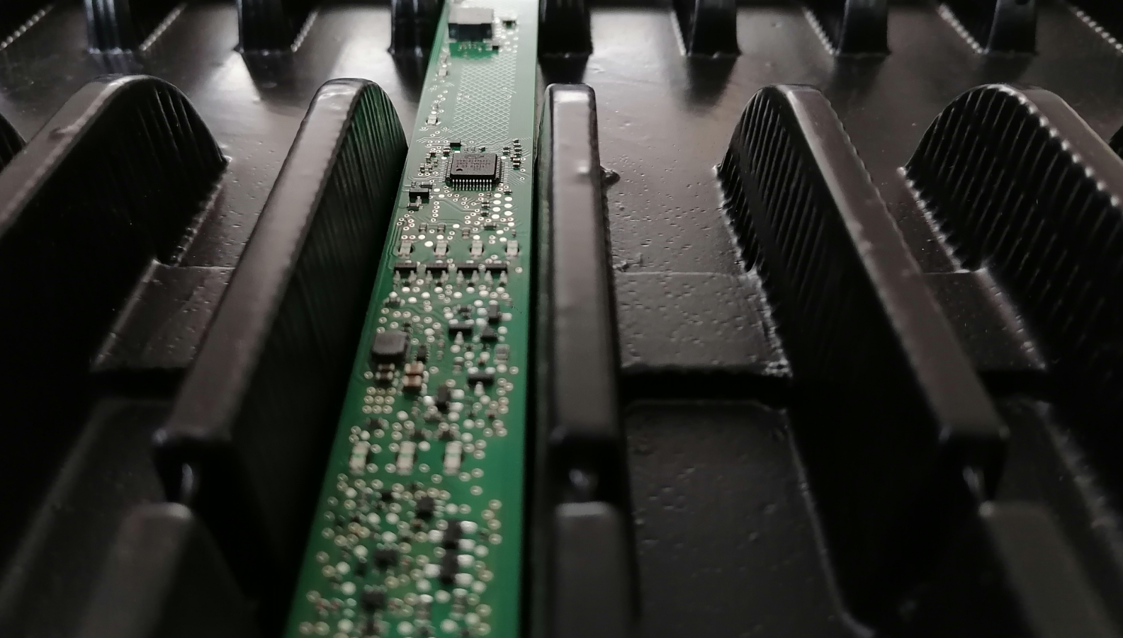 Charolas retornables para embalaje de piezas electrónicas - 3