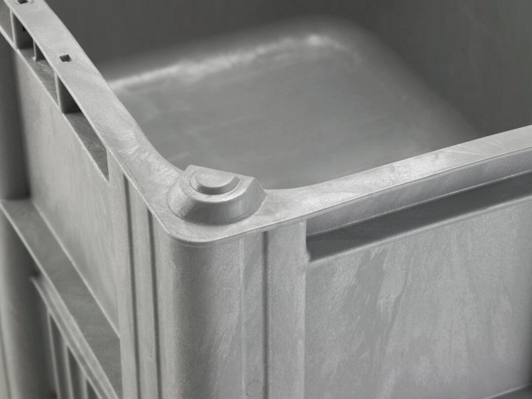 CB1 integrated locking corners