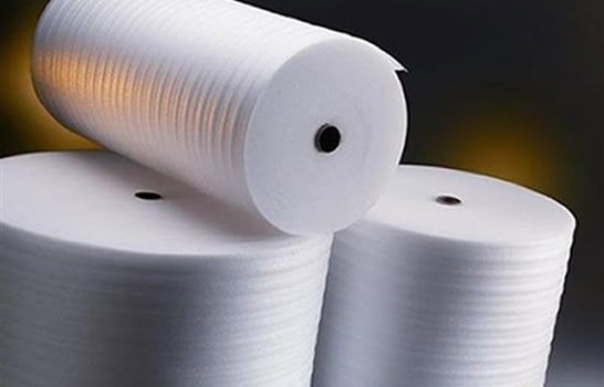Rollo de polifoam bajo alfombra termoformado para proteger material frágil