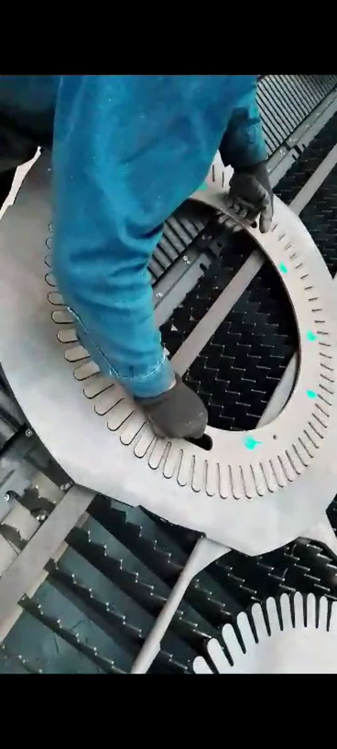 Corte de piezas mecánicas en acero inoxidable 2