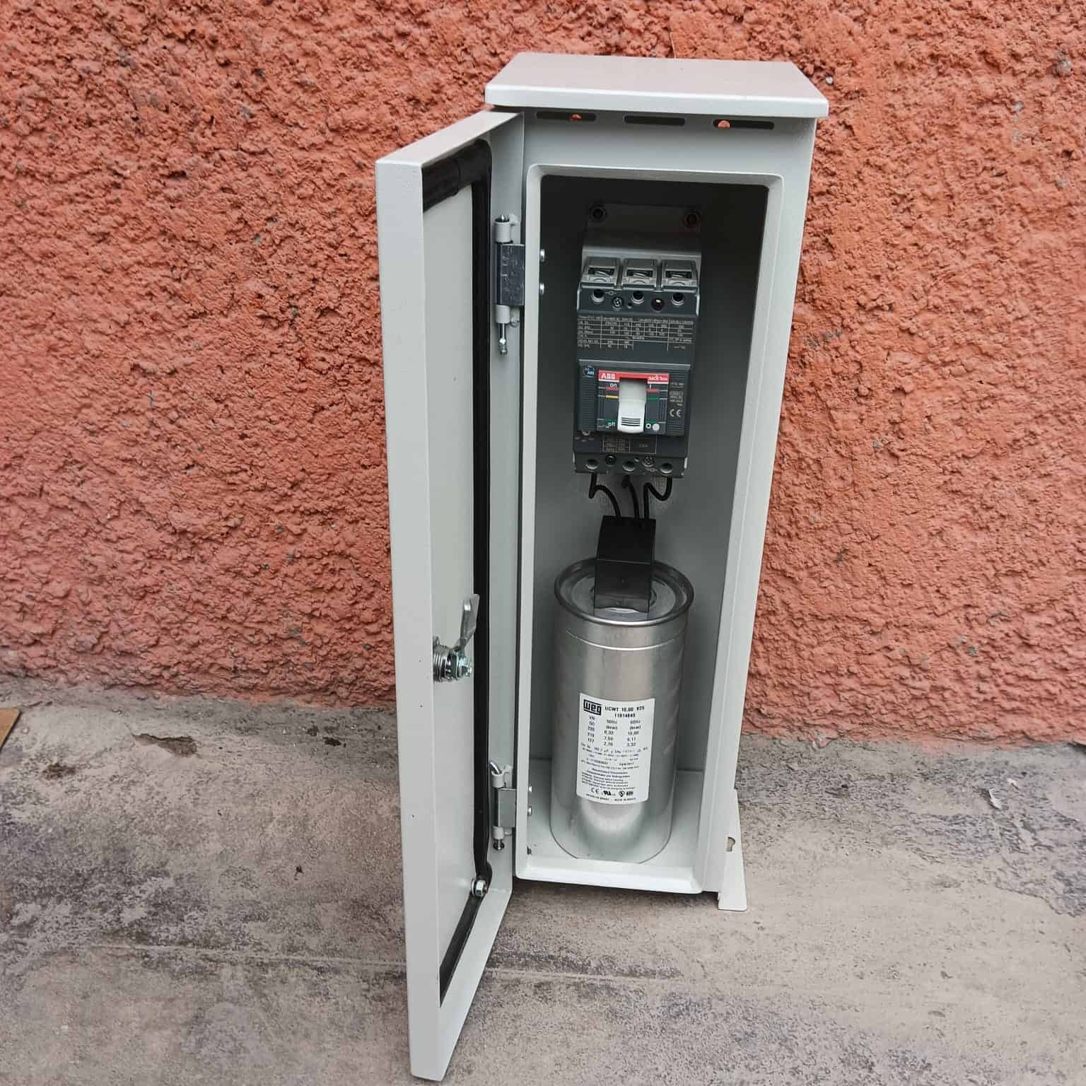 Banco de capacitores fijo de 10 kvar con Interruptor