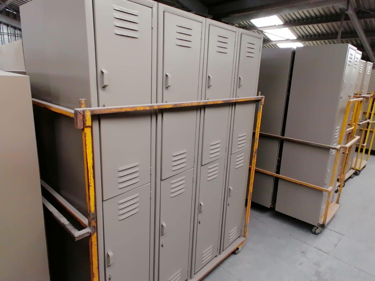 LOCKERS DE USO INDUSTRIAL