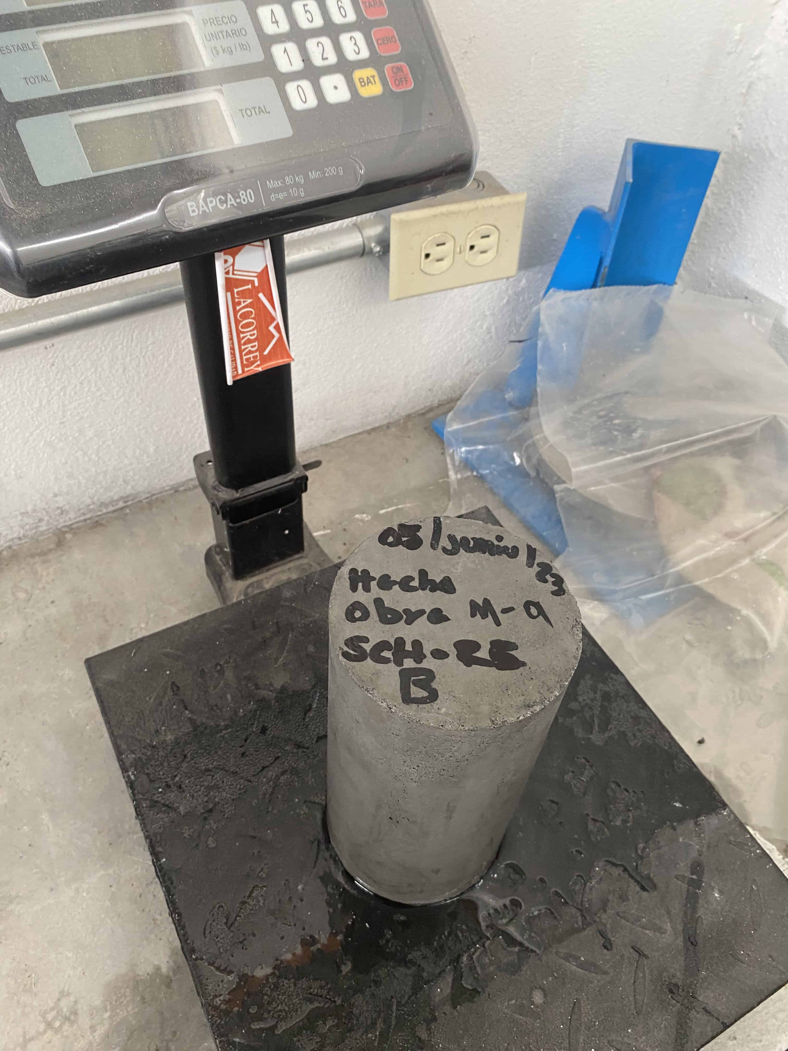 Ensaye a la compresion de cilindros de concreto Lacorrey