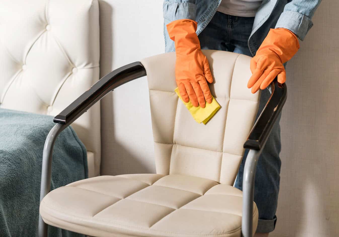 Emulsión de silicón para abrillantar muebles de vinilo