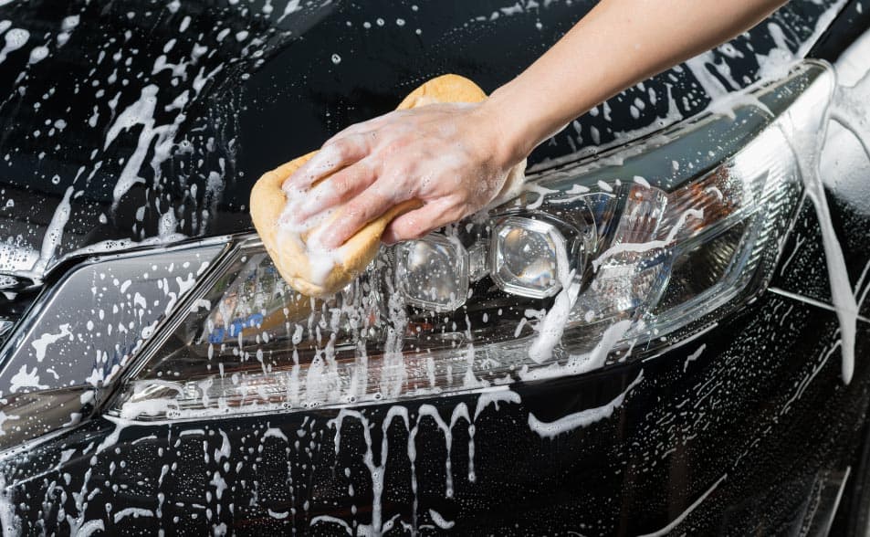 CERA CON SHAMPOO PARA AUTO 1