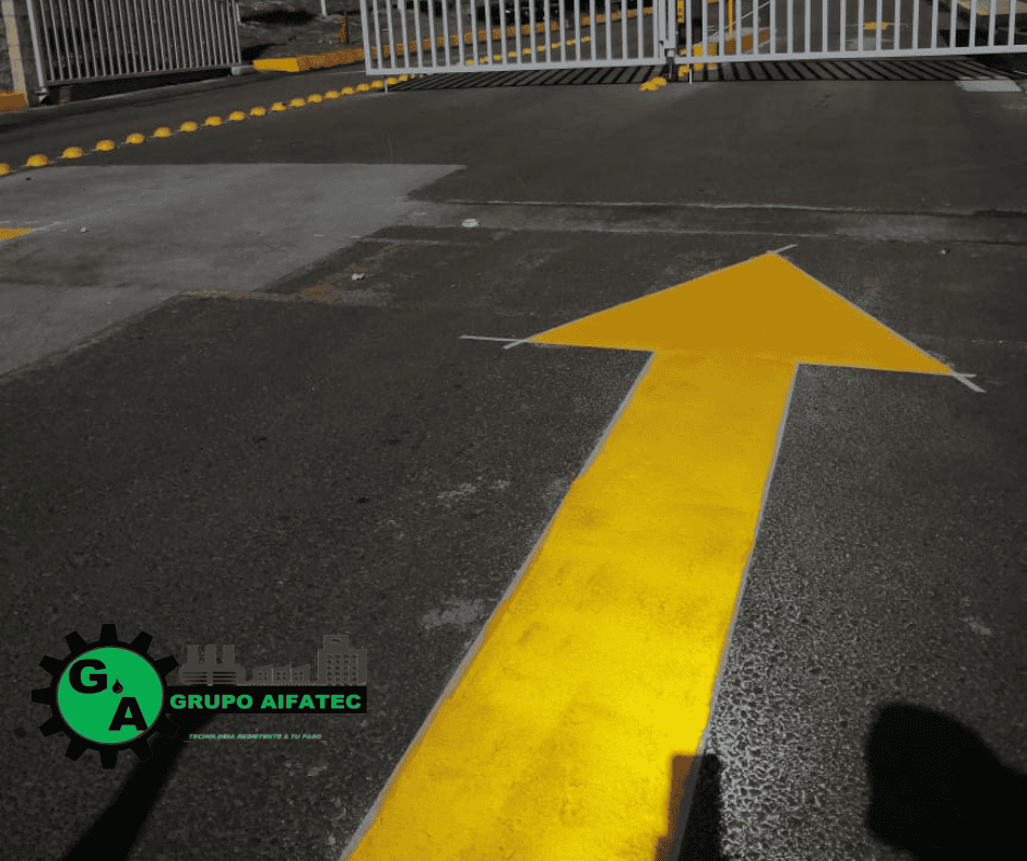 Señalamientos viales con microesfera reflejante