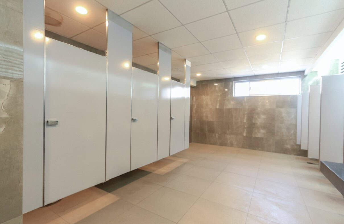 Mamparas para baños colgantes - 1