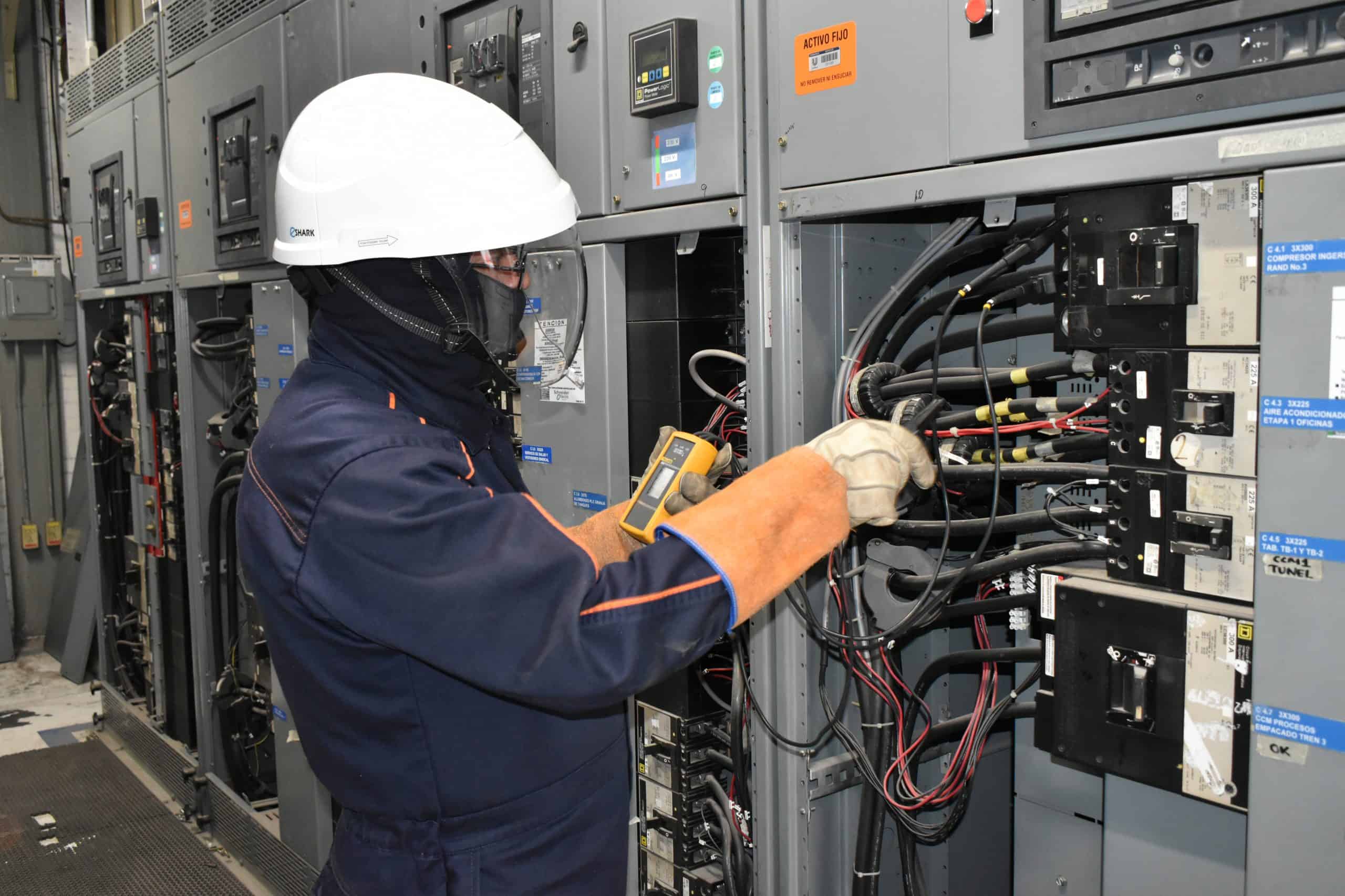 Obra eléctrica y desarrollo de trabajos