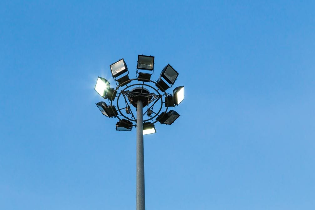 Super postes para iluminación de áreas grandes