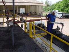 Brazos de carga para terminales de combustibles y químicos - 3
