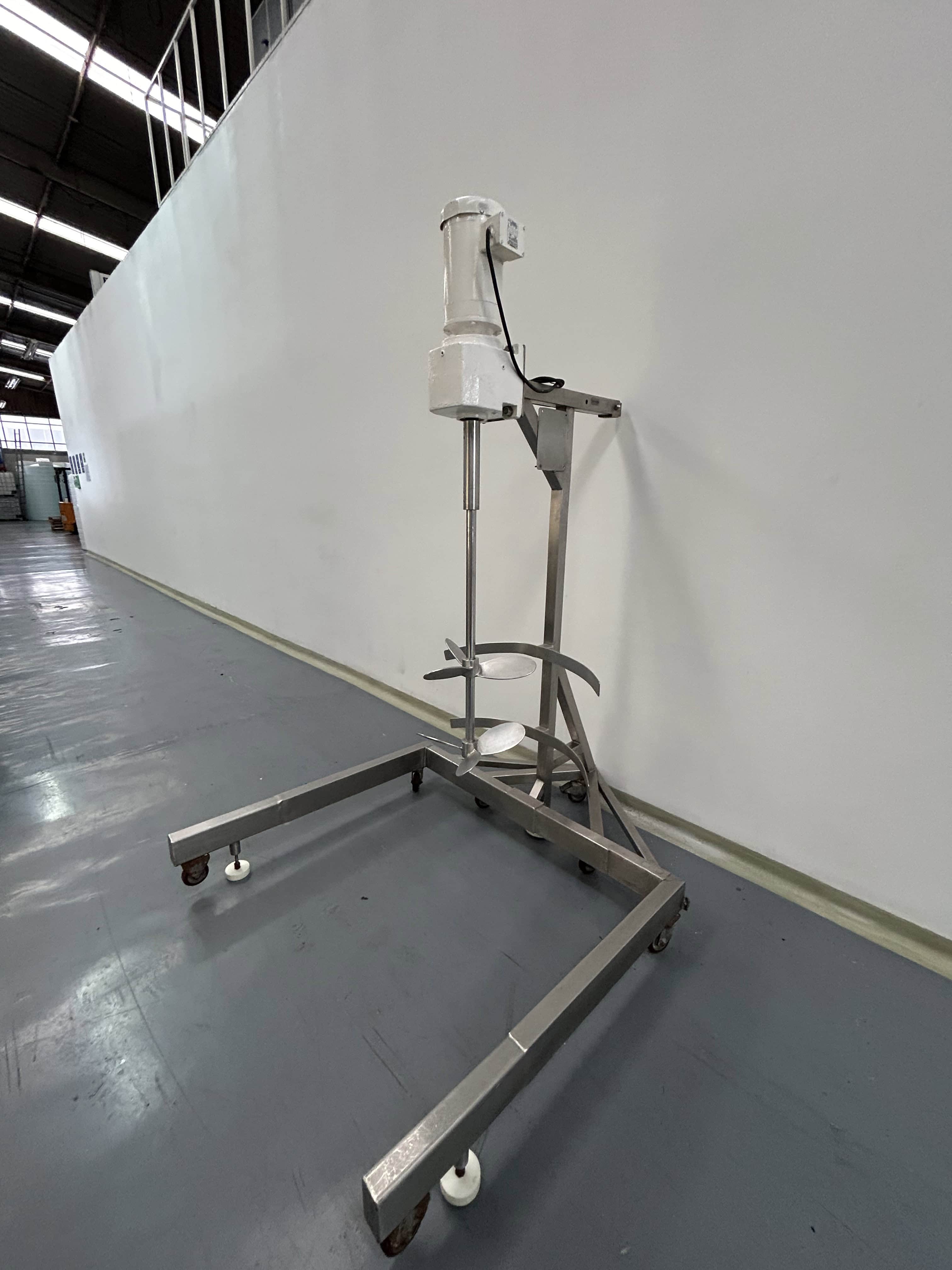 Agitador de acero inoxidable con doble propela tipo turbina 