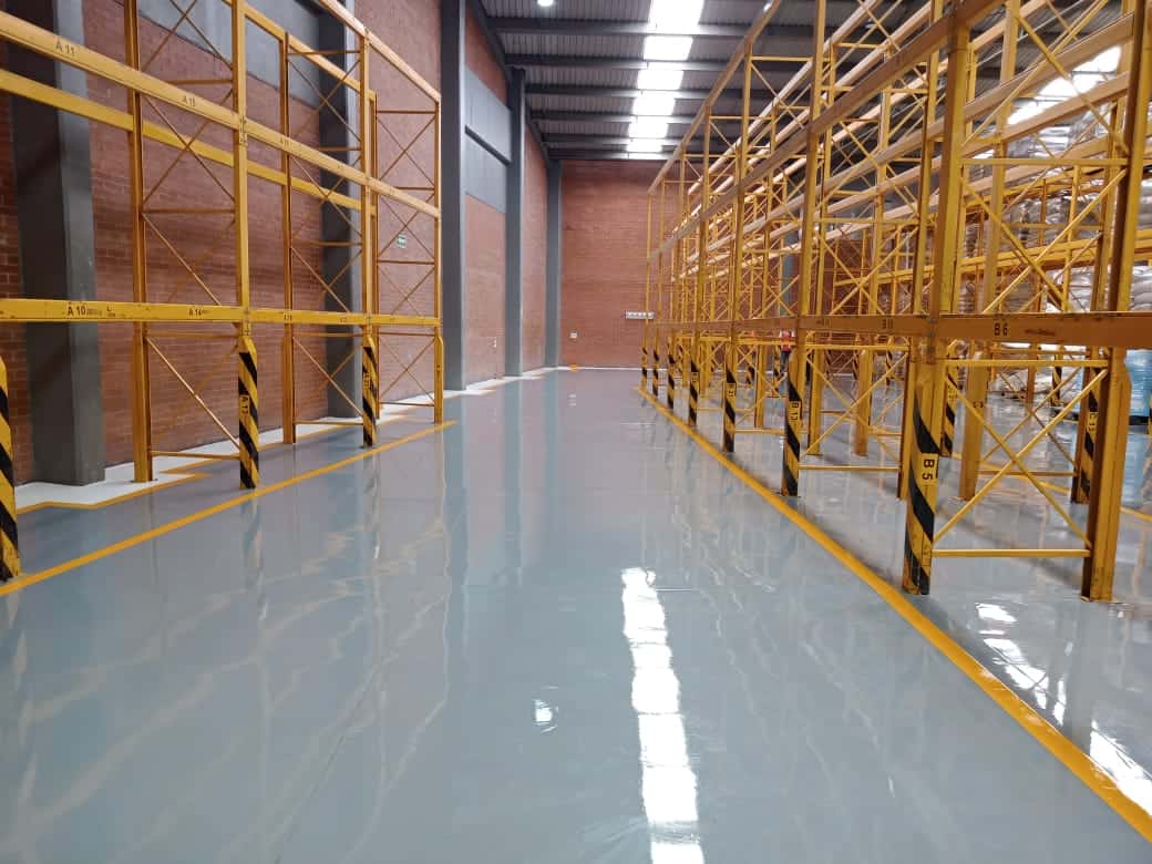 Acabados en pisos epóxicos para la industria en general2
