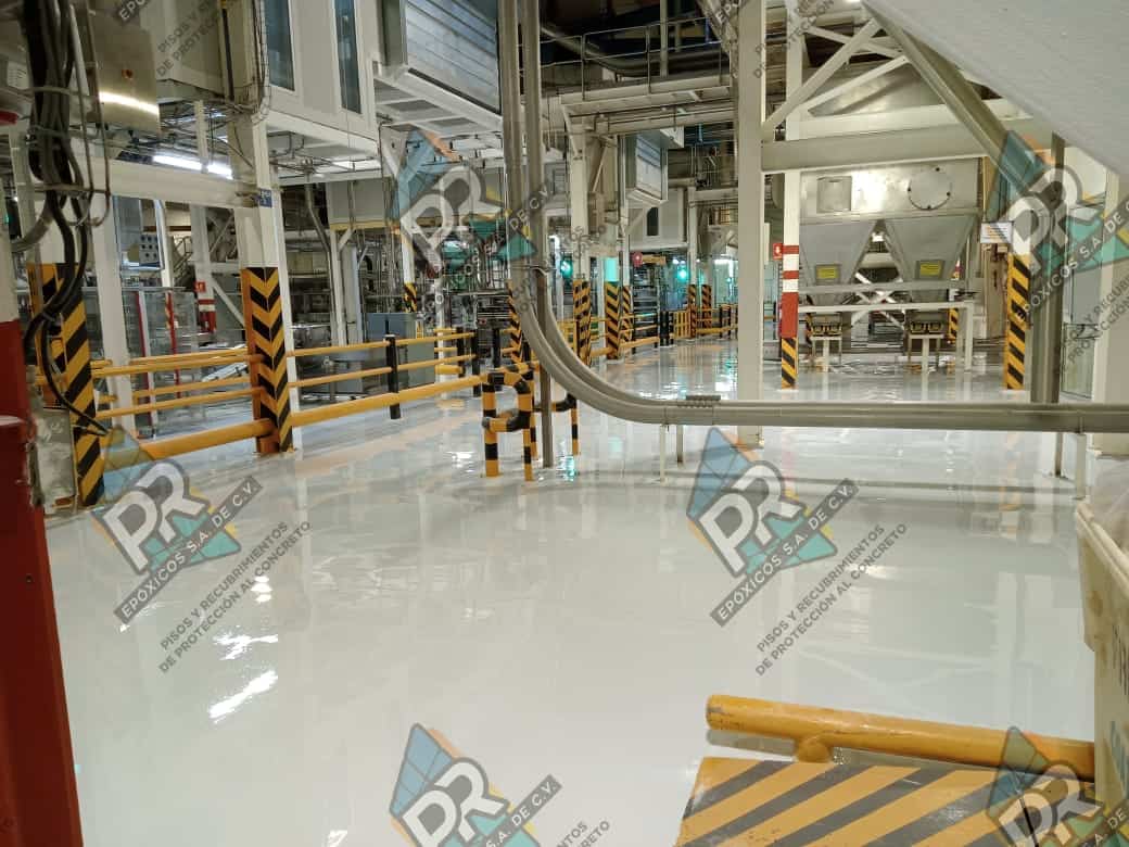 Acabados epóxicos autonivelantes para pisos industriales con tráfico ligero y medio3