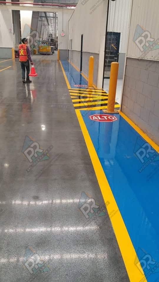 Franjas de señalización para tránsito peatonal, vehicular y delimitación de áreas4