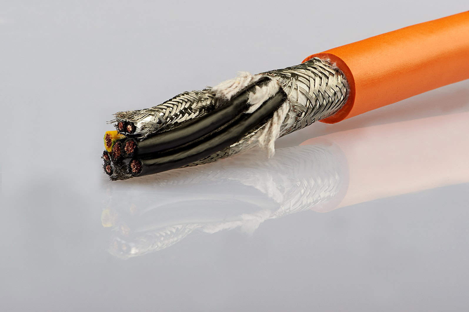 TKD Servo-drives, measure. & system cables