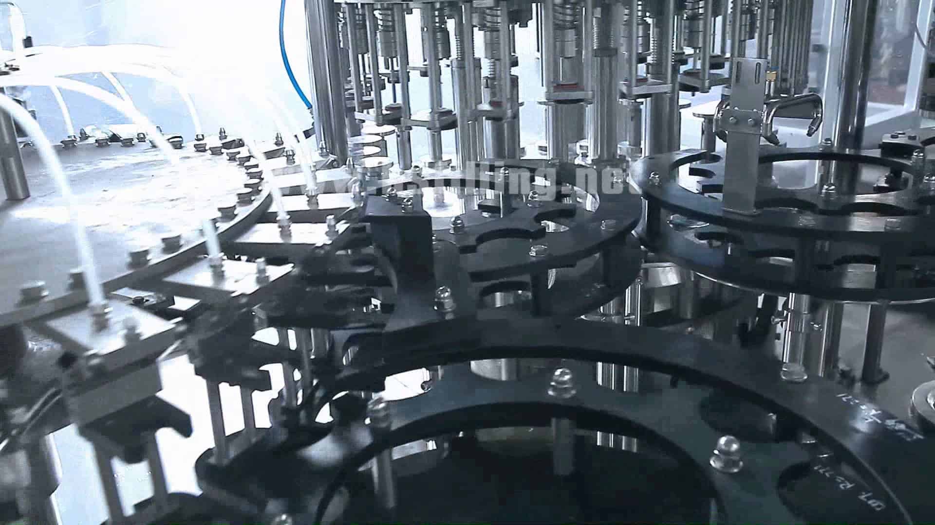 Maquinaria y refacciones para la industria embotelladora
