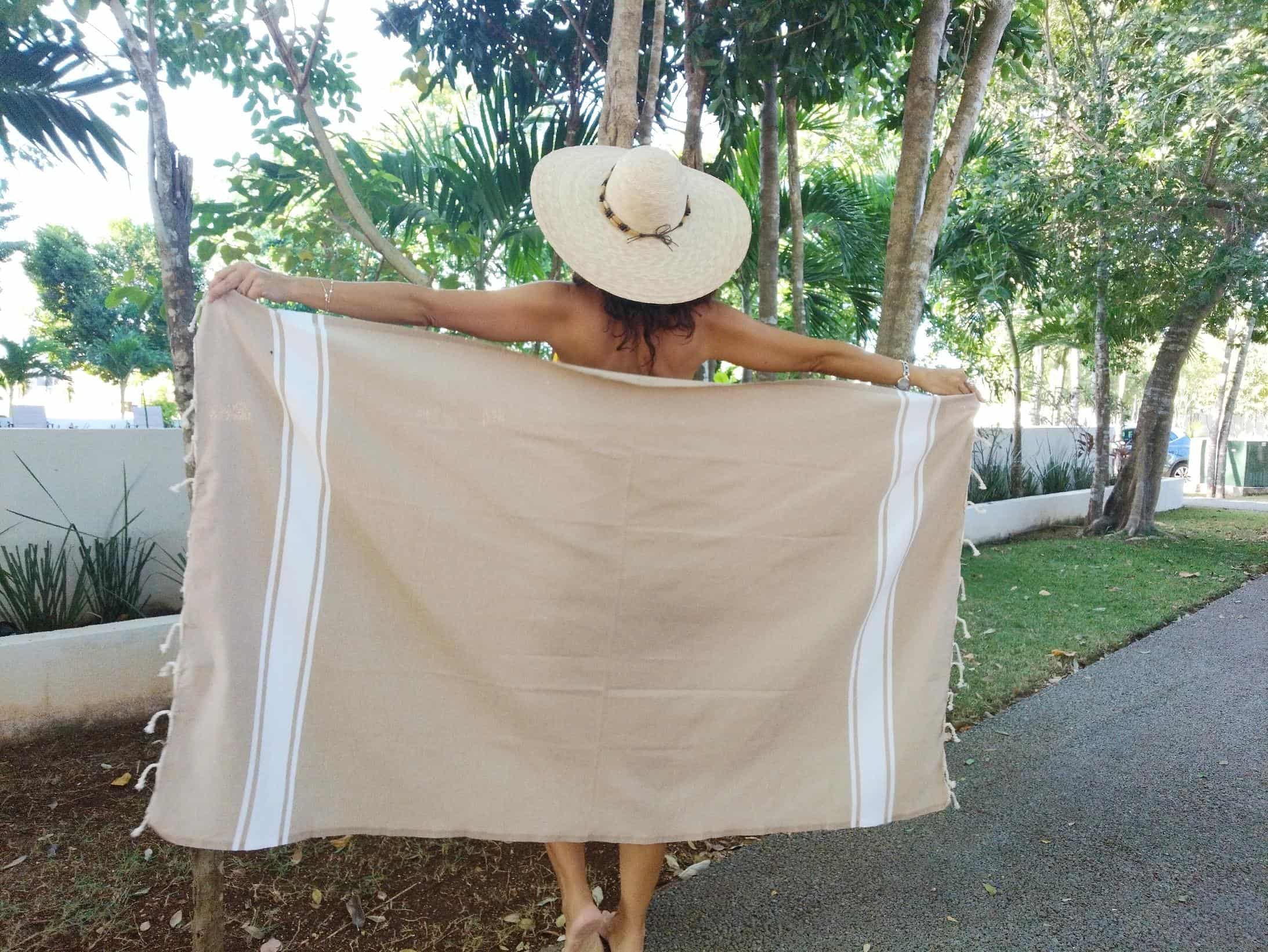 Toalla con logotipo  FOUTA práctica y liviana, 100% algodón