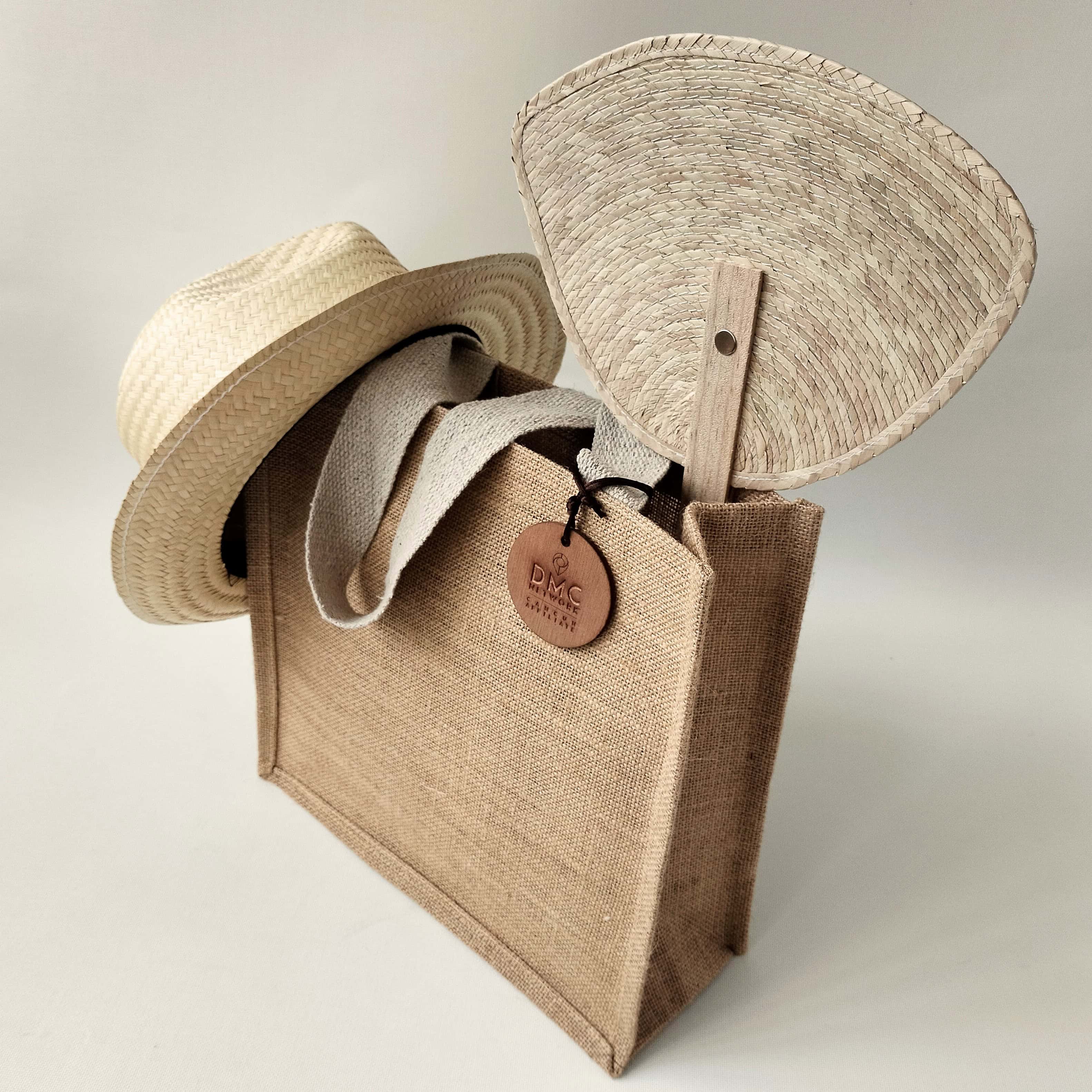 Regalos publicitarios de bienvenida bolsa, sombrero y abanico Solimas