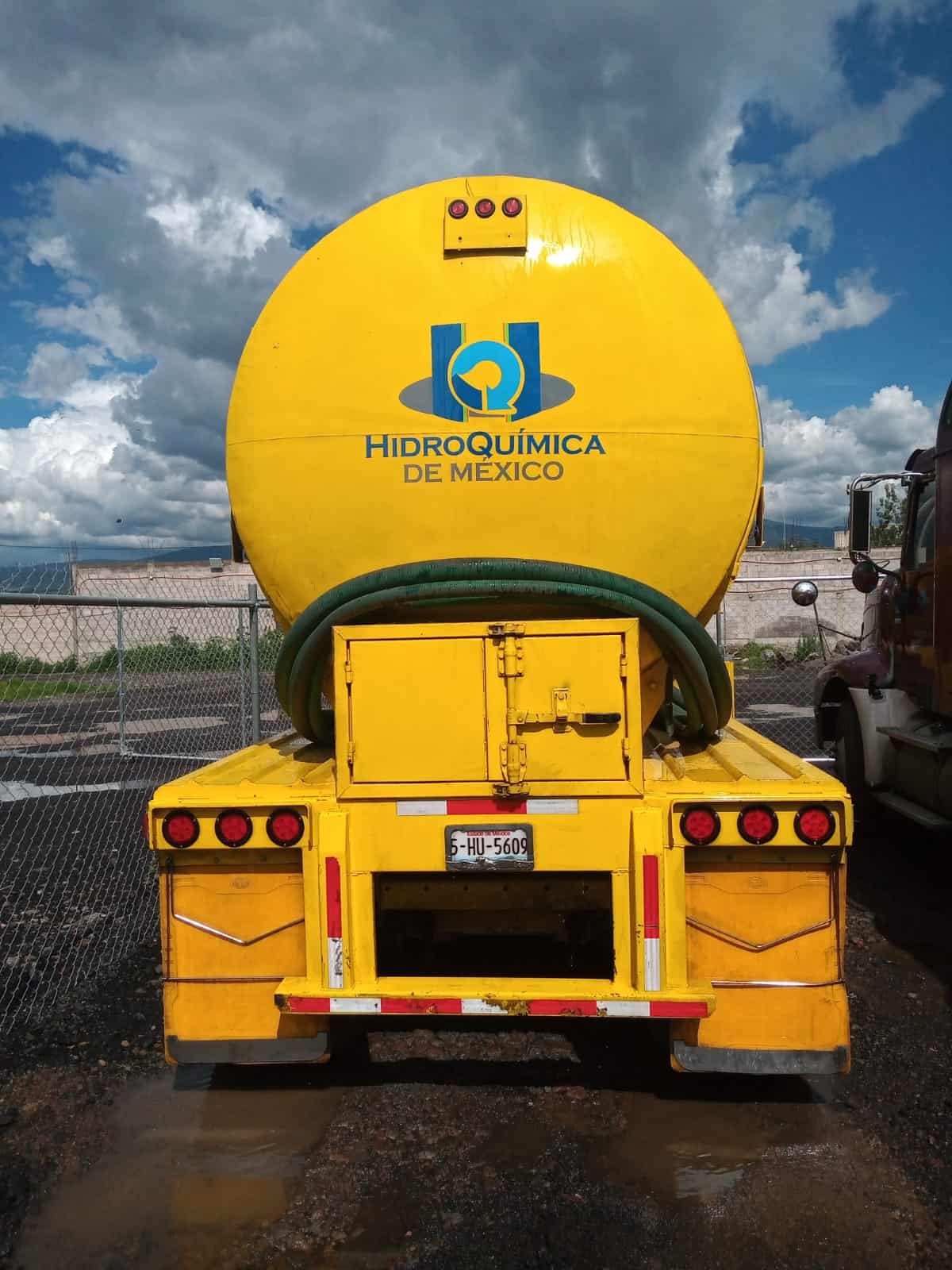 Agua potable en pipas de 40,000 litros Hidroquimica de Mexico 1