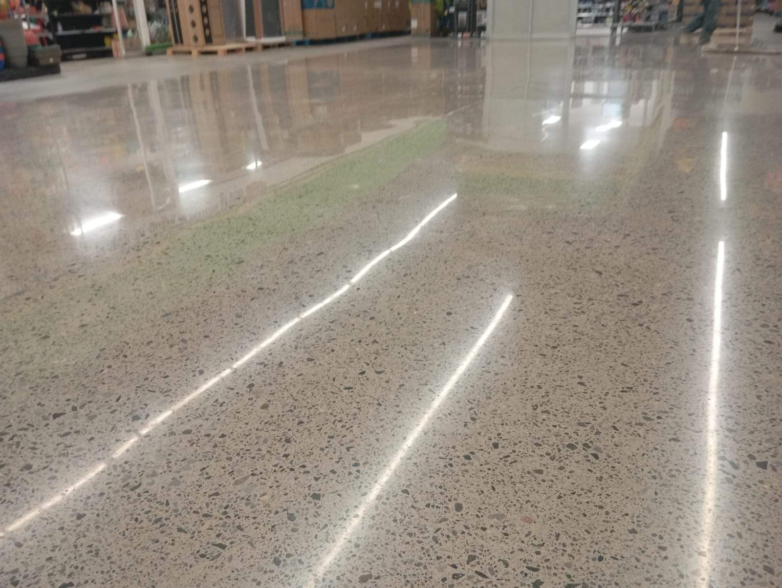 Acabados brillantes para pisos industriales