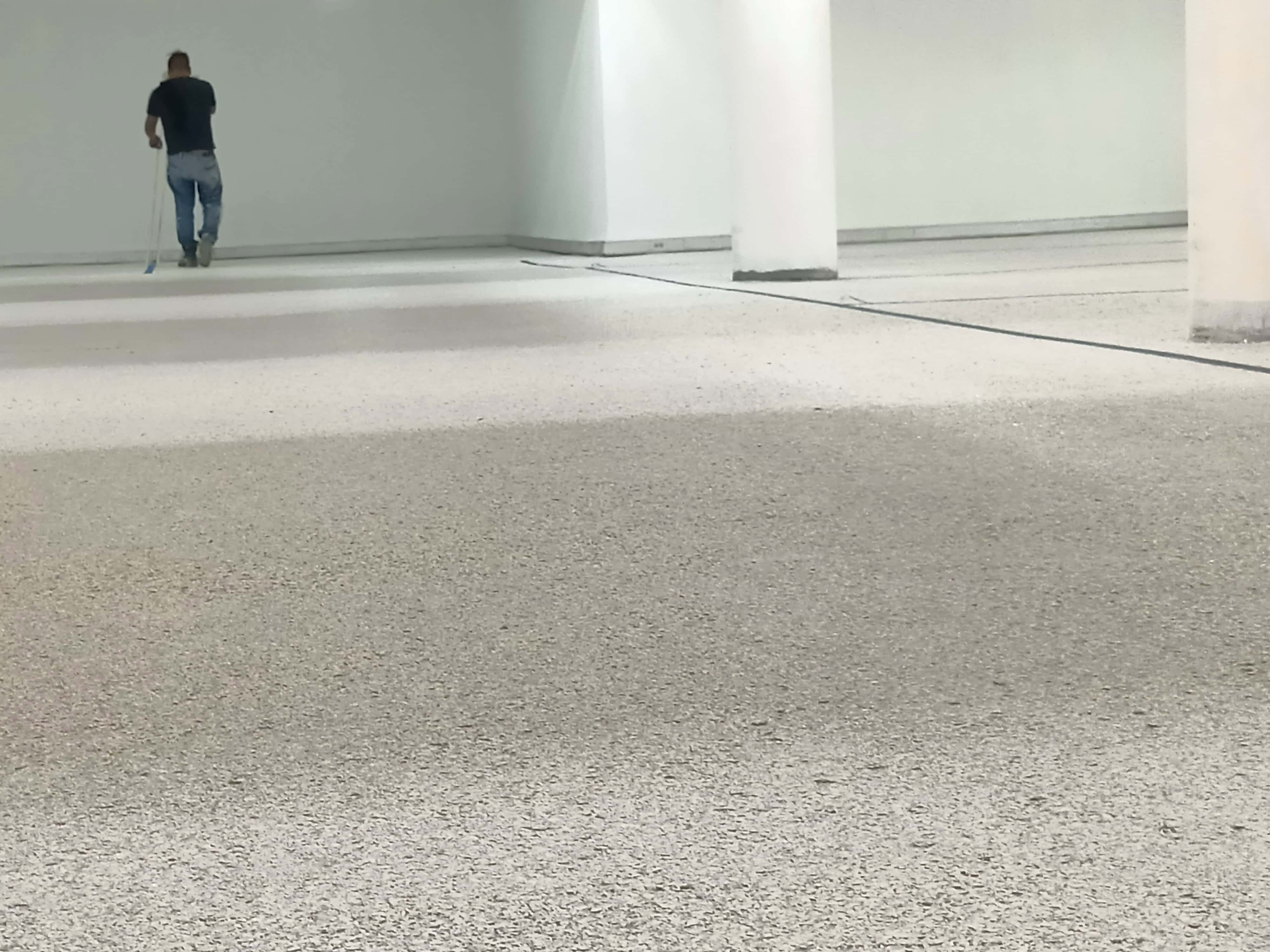 Acabados decorativos tipo cascara de naranja para pisos industriales 