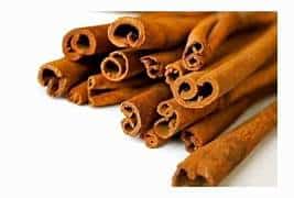 La canela cassia vara proviene de la corteza de la planta CINNAMOMUM CASSIA