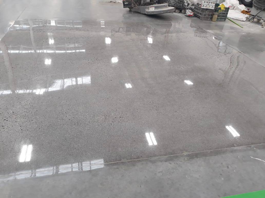 Pisos epóxicos industriales para plantas y almacenes Pisos Durables 1