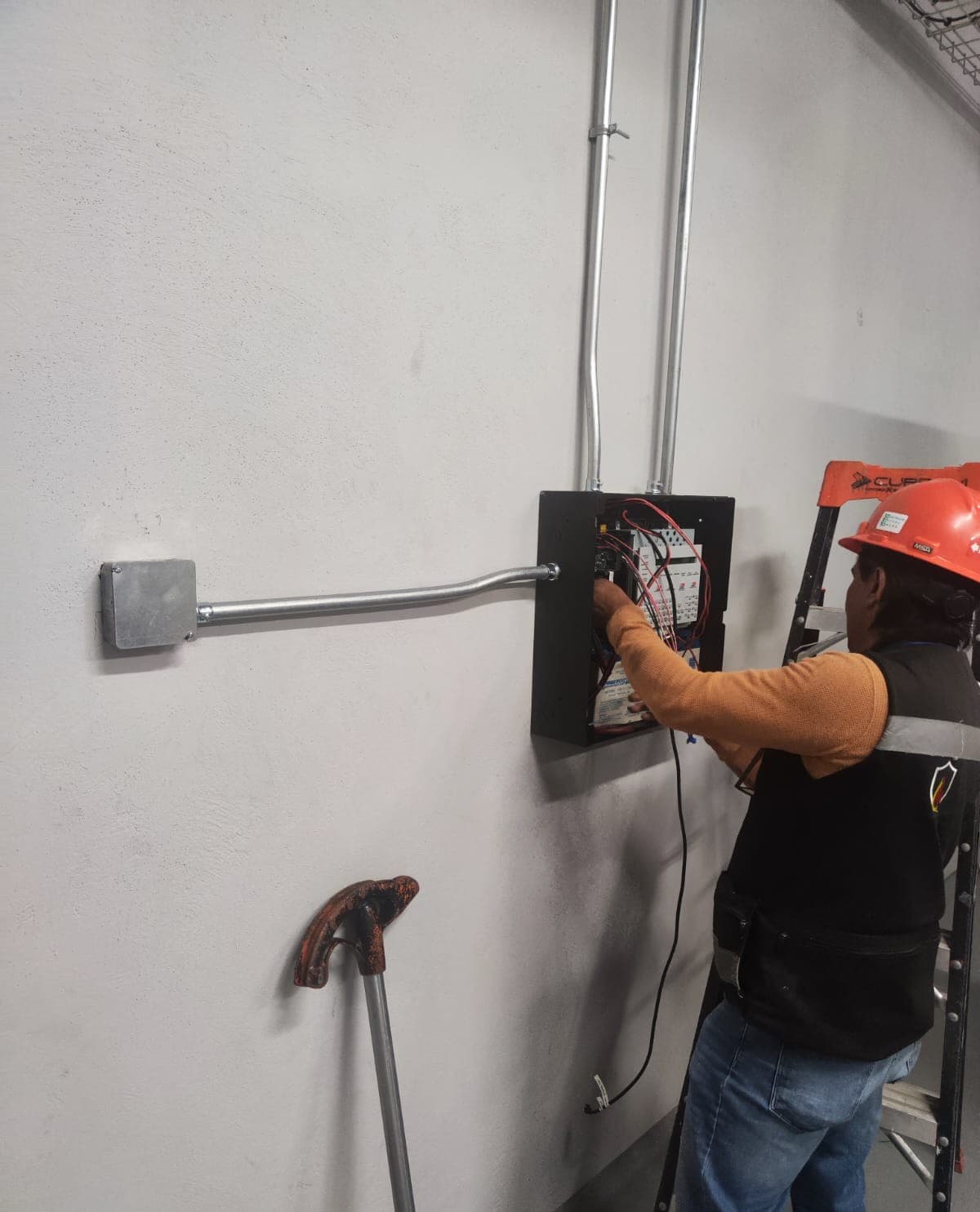 Diseño e instalación de sistemas contra incendios Corporativo Araza Service 3