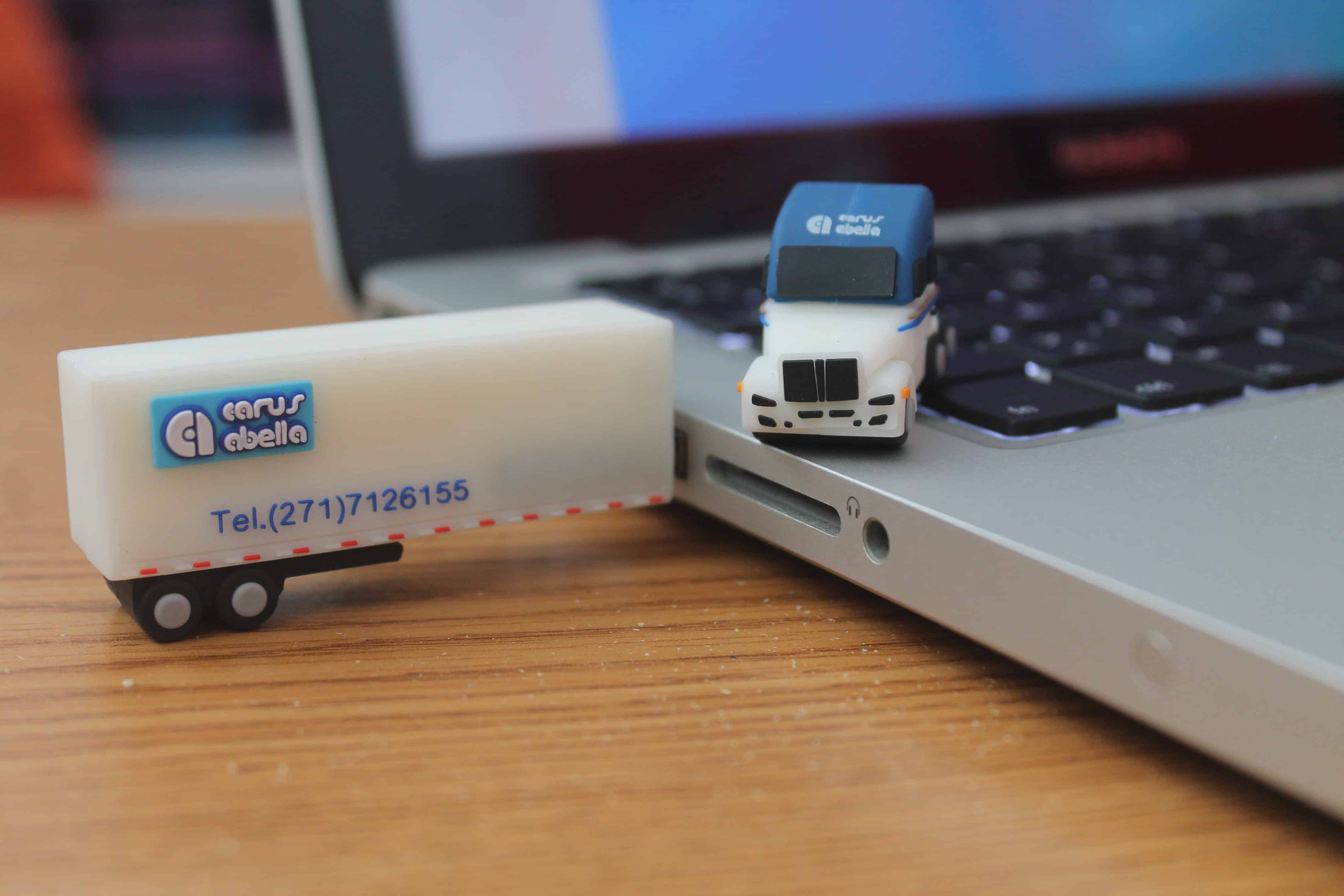 USBS PERSONALIZADAS EN PVC DESDE 4 GB HASTA 32 GB