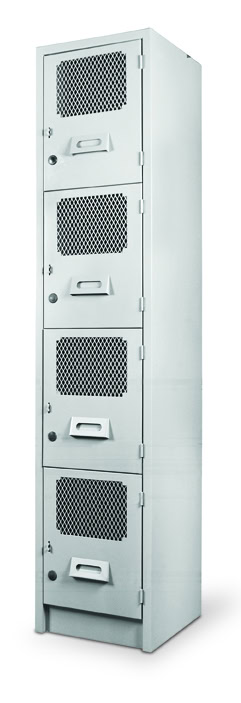 Locker Metálico de 4 Puertas con Ventilación de Malla Perforada – Seguridad y Flujo de Aire Óptimo Este locker metálico de 4 compartimientos verticales es la solución ideal para espacios que requieren almacenamiento seguro con ventilación mejorada. Cada puerta cuenta con una sección central de malla perforada que permite el flujo constante de aire, evitando malos olores y facilitando la inspección visual del contenido.  Características destacadas: 4 puertas individuales con cerradura tipo manija y orificio para candado.  Ventilación frontal con malla metálica perforada de alta resistencia.  Construcción en acero laminado en frío de gran durabilidad.  Acabado en pintura electrostática color gris claro, resistente a la corrosión y al desgaste.  Ideal para el almacenamiento de ropa, herramientas, equipo deportivo u objetos personales.  Usos recomendados: Vestuarios industriales  Centros deportivos y gimnasios  Escuelas o universidades  Empresas con áreas operativas  Entornos donde se requiere ventilación e higiene  Este locker es una excelente elección para organizaciones que priorizan la funcionalidad, seguridad y ventilación, con una imagen profesional y estructura robusta.