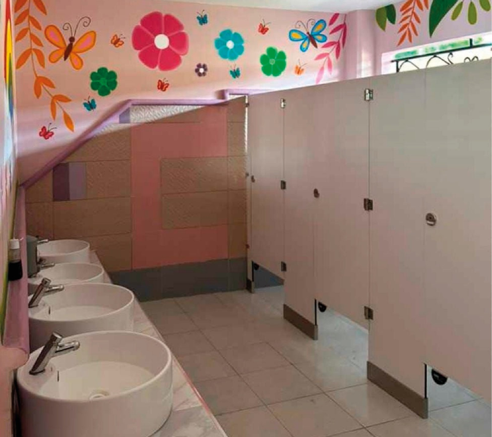 Mamparas-para-sanitarios-de-laminado-compacto- Sanimax-3