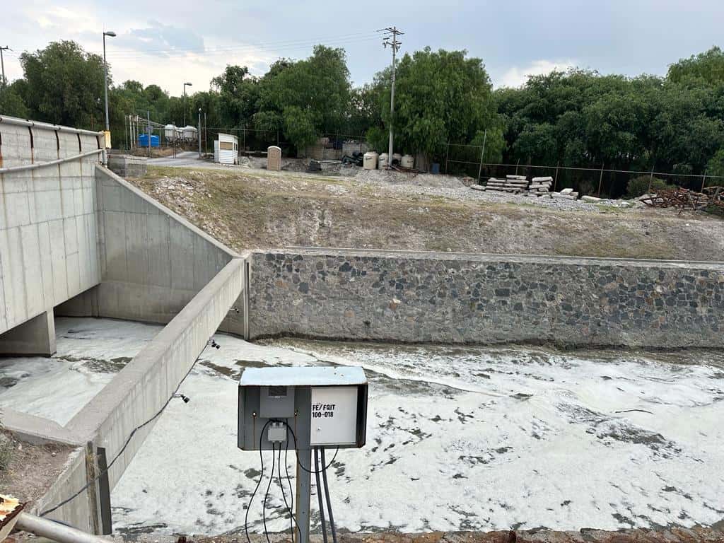 Ultimate/medidor de flujo para canales abiertos y tuberías parcialmente llenas
