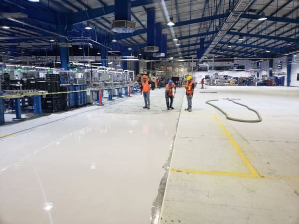 Instalación de pisos epóxicos industriales