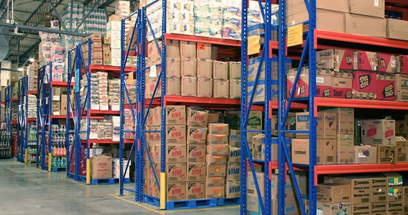 Rack selectivo diseñado para almacenar productos de gran variedad y para cualquier tipo de carga manejada sobre tarimas