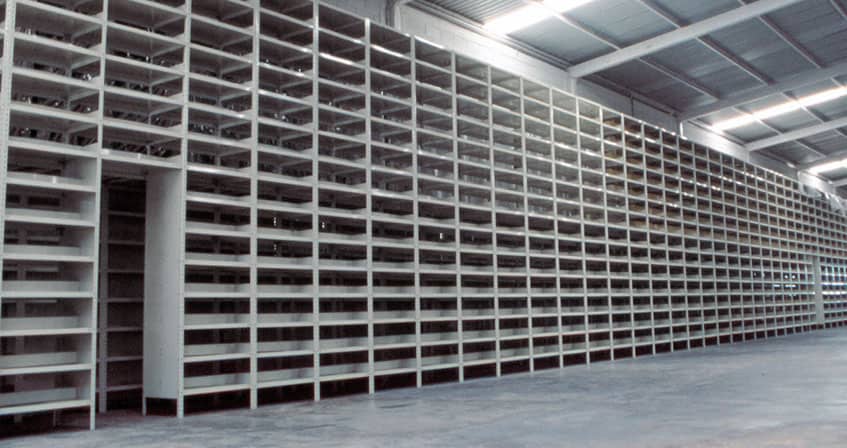 Estanteria sistema que se utiliza cuando se requiere almacenar mercancías con diversas referencias y de poco peso