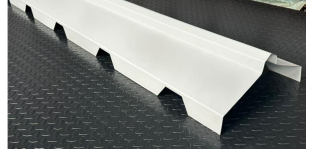 El caballete dentado RN100-35 es la unión para las láminas en techumbres a dos aguas, se vende en presentacion dentadoEmpata para los modelos RN100-35