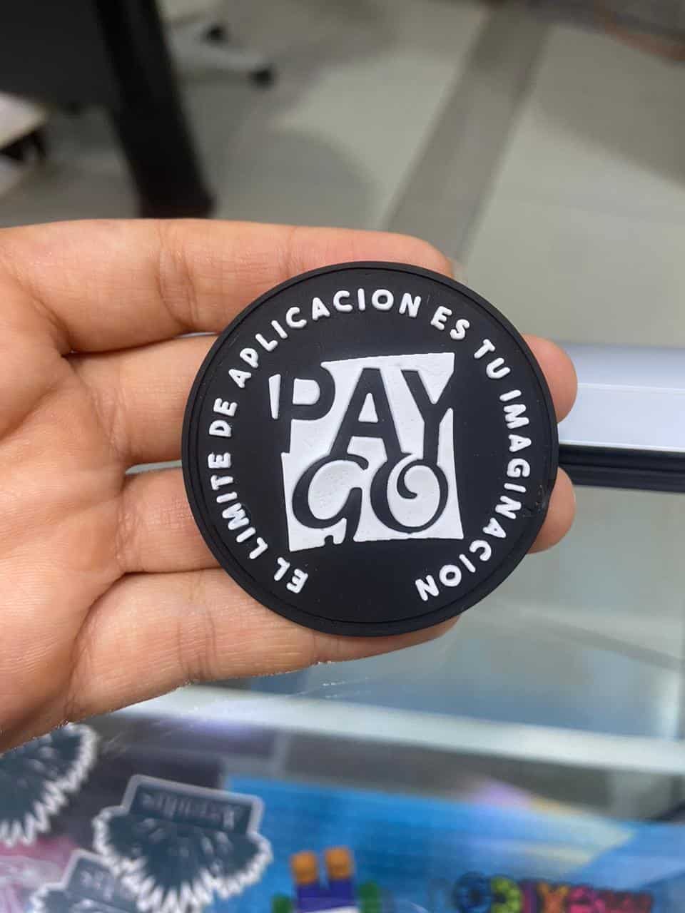 Etiquetas en plastisol con surco de costura PAYGO