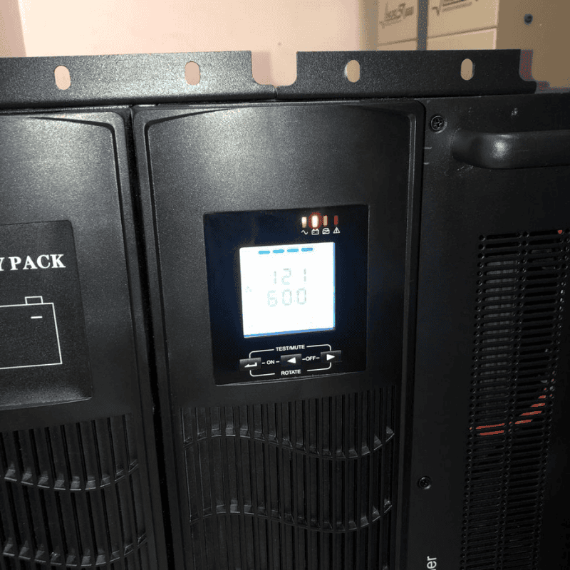 REGULADORES DE VOLTAJE TRIFASICOS