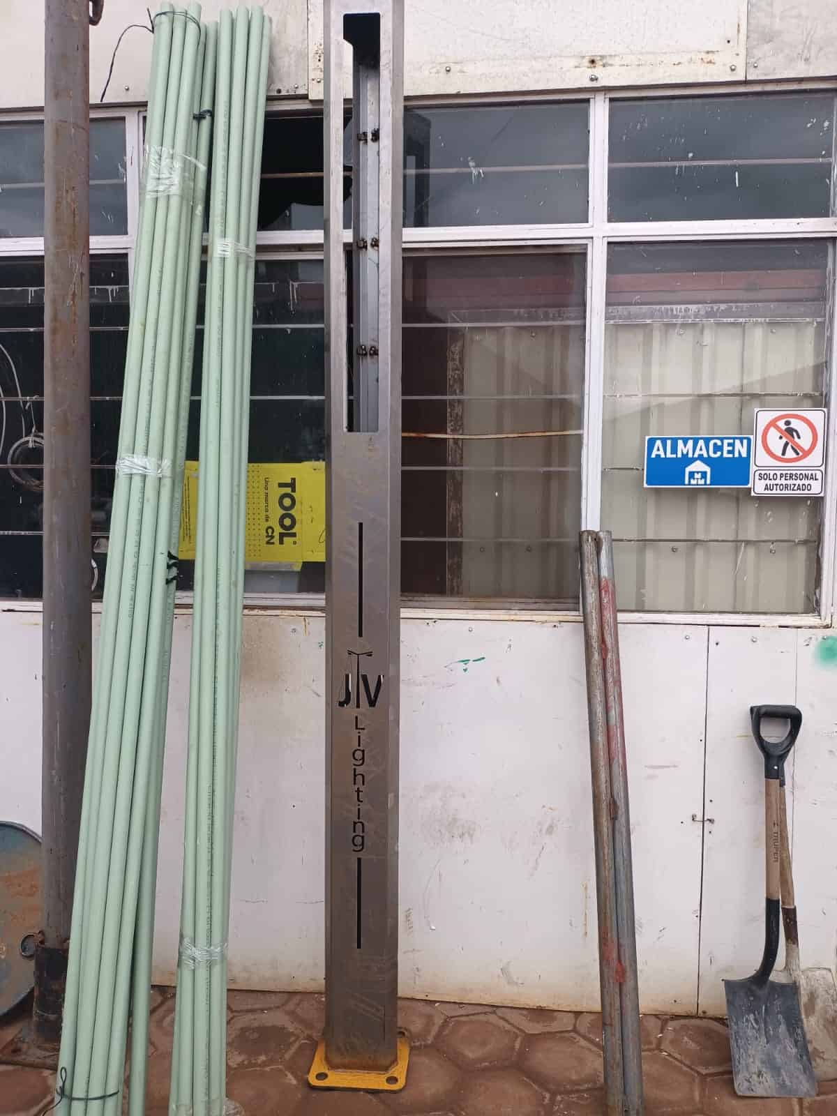 Fabricación de bolardo personalizado alturas de 2 a 4 metros
