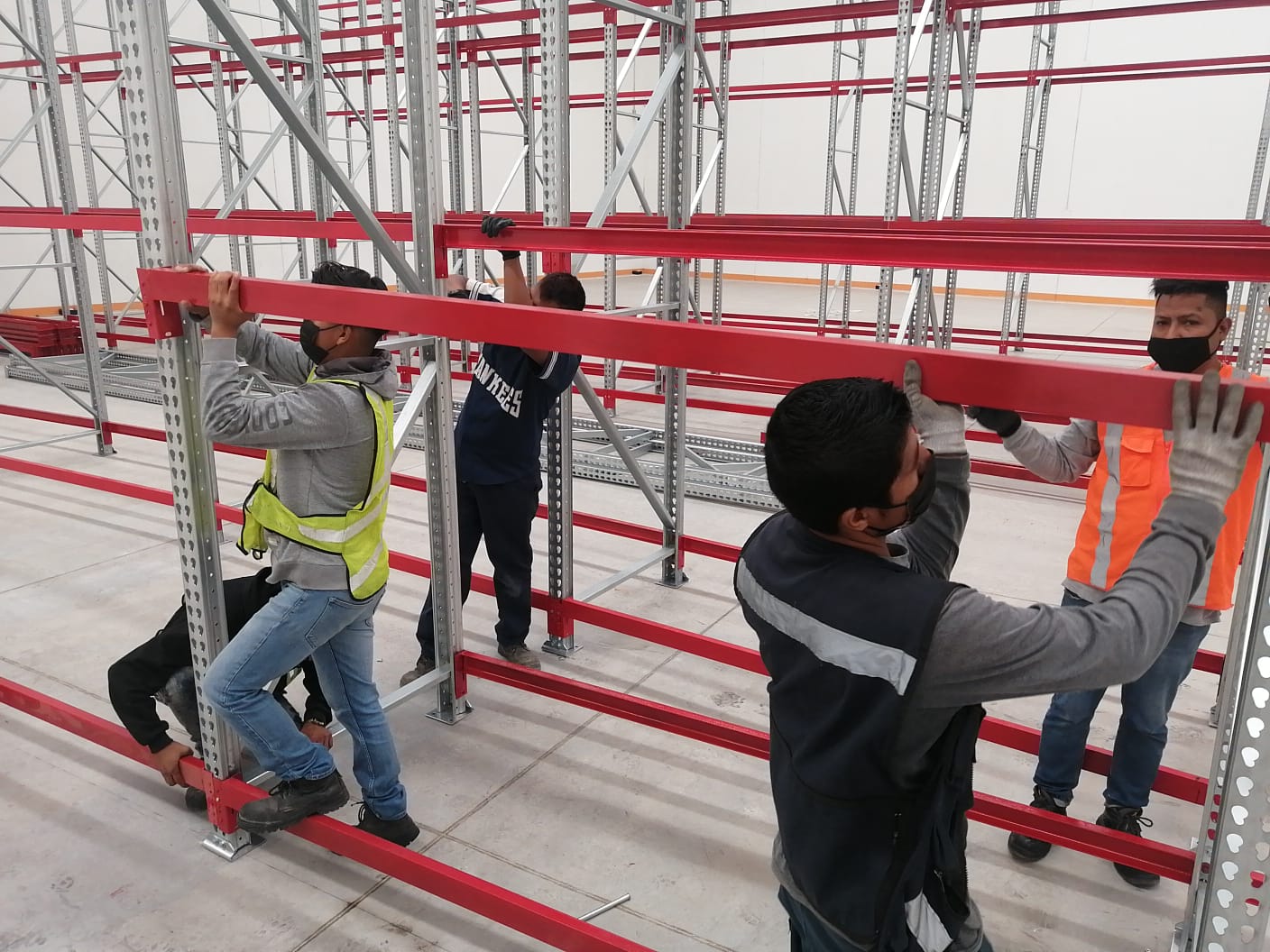 Desmontaje y Montaje de Racks de Almacenamiento