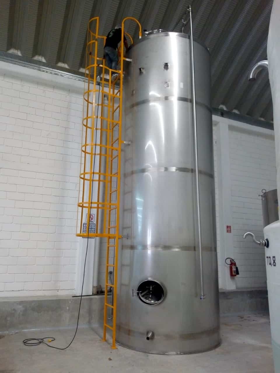 Tanques cerveceros alambiques