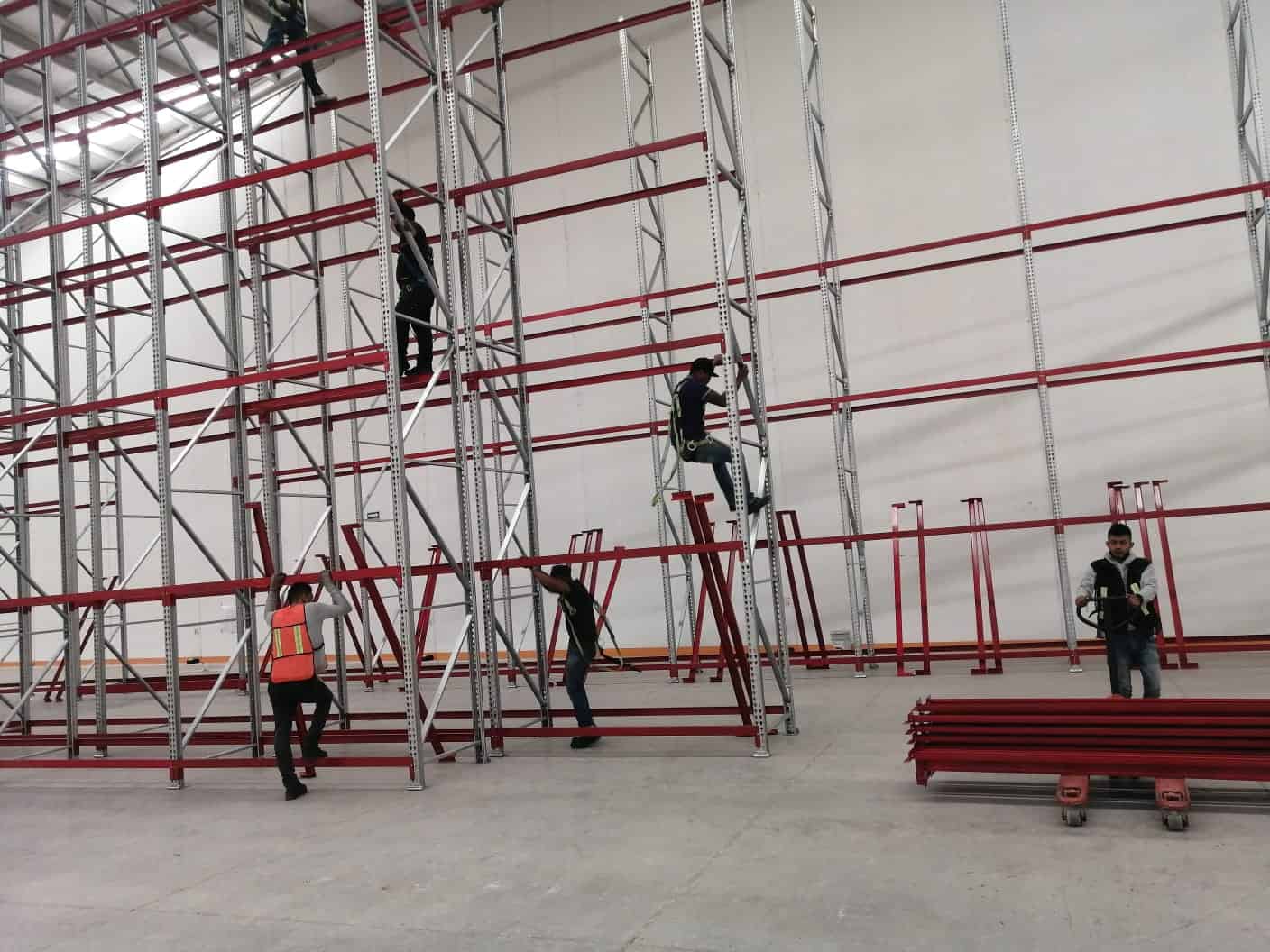Armado de Racks Desarmado y traslado