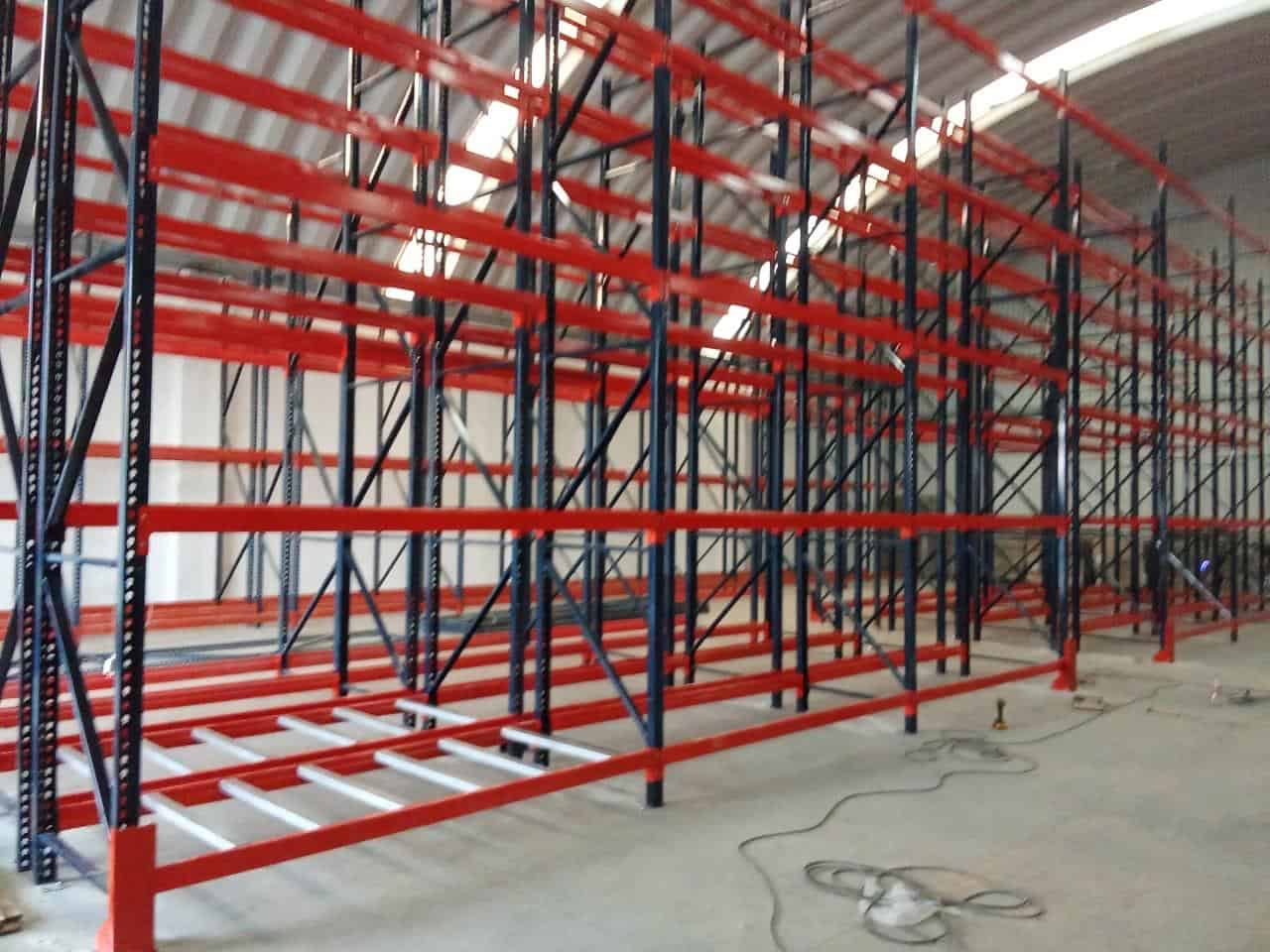 RACKS DE ALMACENAMIENTO