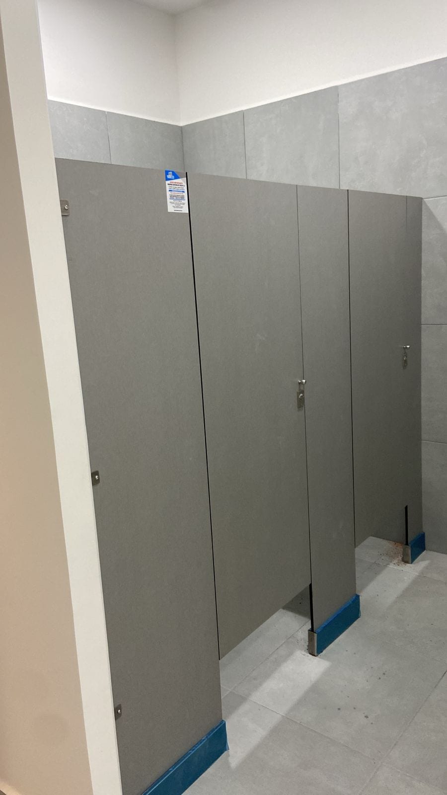 Mamparas con acabado en acero inoxidable TECMA