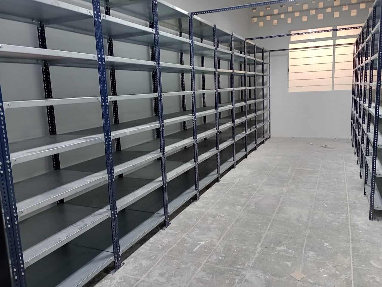 anaqueles-metalicos-con-entrepaños-5