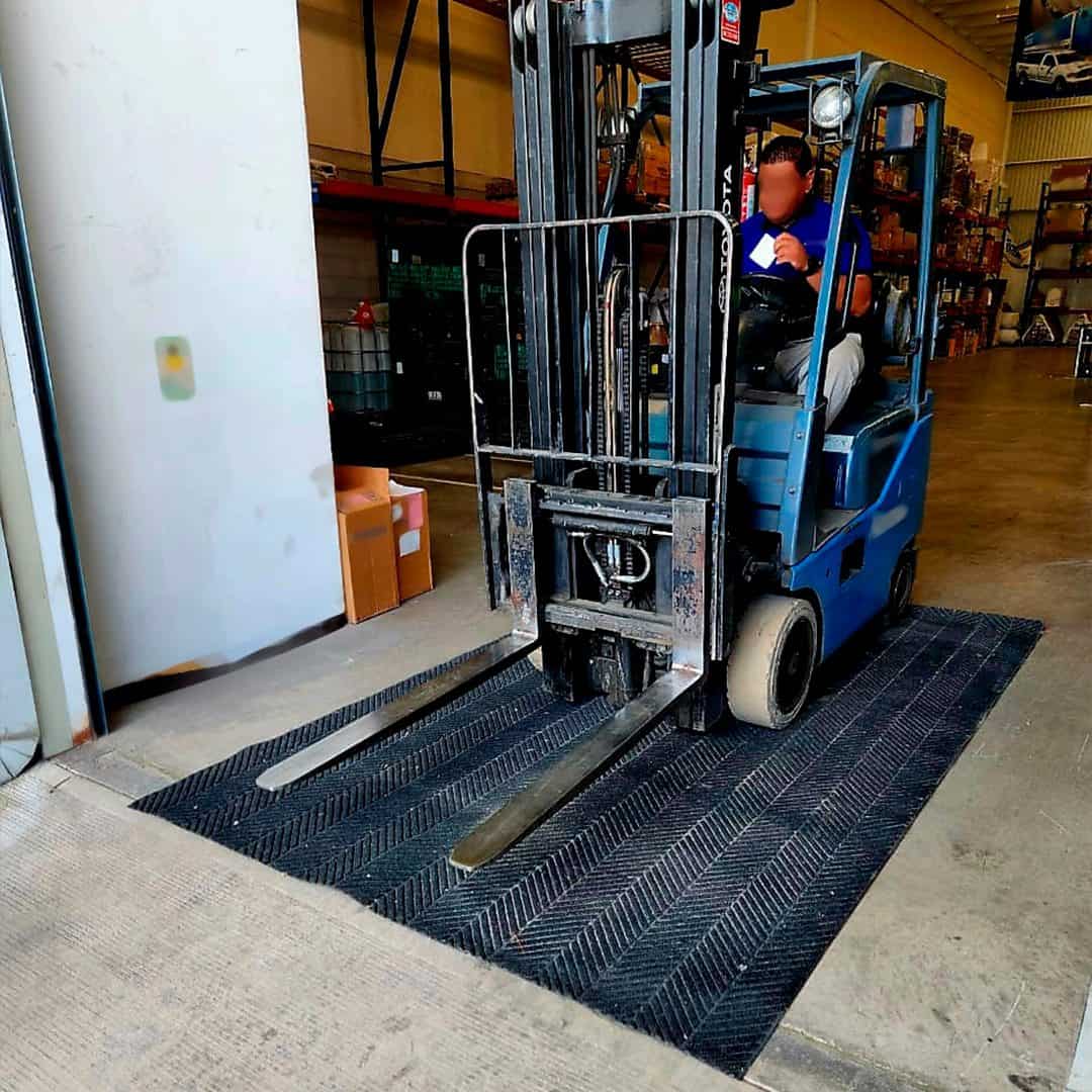 Tapetes para montacargas.