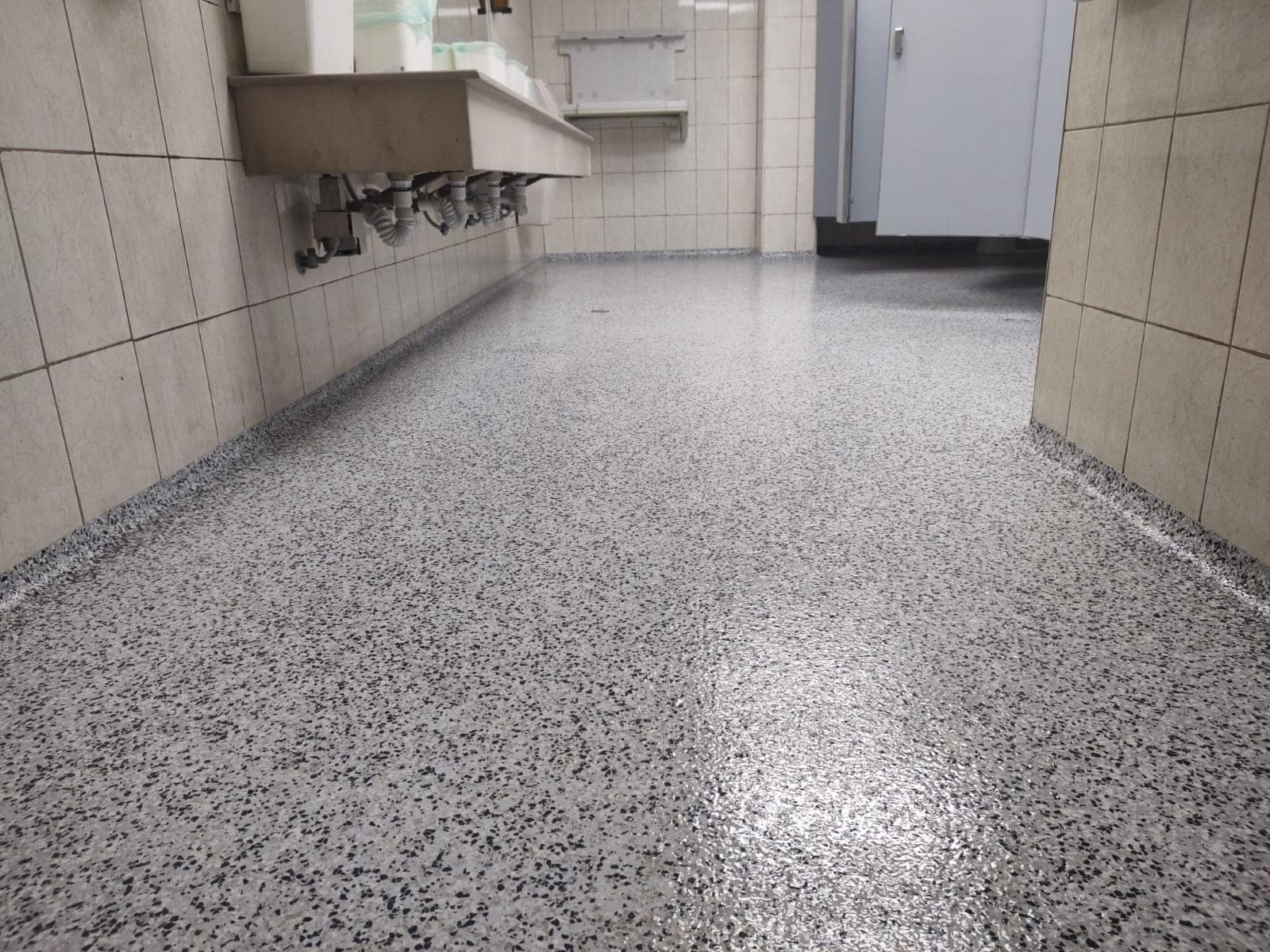 Piso epoxico hojueleado